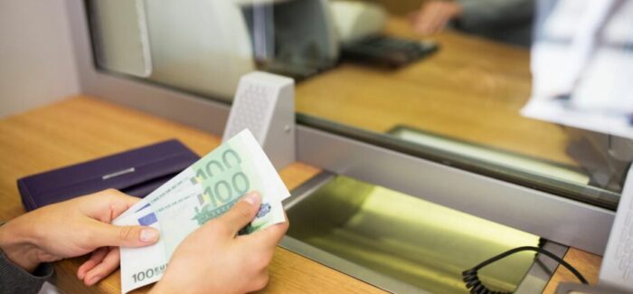 Τράπεζες: Προτεραιότητα η μείωση του δικτύου – Έκλεισαν 400 καταστήματα