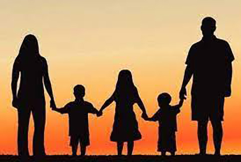 Για τις τρίτεκνες οικογένειες της ΠΕ ειδικές εκπτωτικες κάρτες  με έκπτωση 10%.