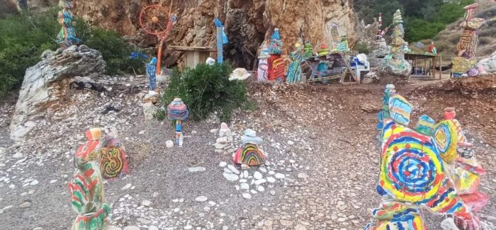 Πόλος έλξης οι δημιουργίες του Γιάννη Θεοτοκάτου στον Πόρο Κεφαλονιάς!