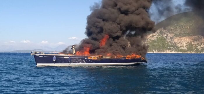 Πυρκαγιά στο Ι/Φ σκάφος “ΧΕΝΚ” στο Φισκάρδο
