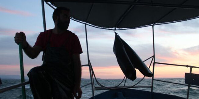 «Σπύρο, βρίσκεις πια γαρίδες να ψαρέψεις στον Αμβρακικό;».  «Ανησύχησα πολύ χθες στο Αργοστόλι, στην Ημερίδα για την Κλιματική Κρίση!»