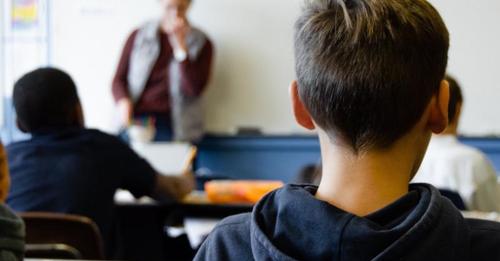 «Θα μας βάλεις όλους ένα 12 όπως όλοι και άντε..», «Εντάξει ρε;».