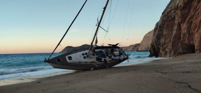 Προσάραξη Ι/Φ σκάφους στο Φισκάρδο