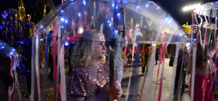 Βραδινή Παρέλαση του Αργοστολιώτικου Καρναβαλιού. 