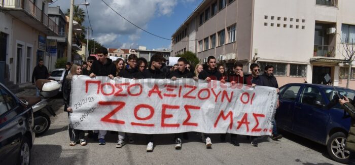 Ένα μεγάλο ποτάμι εργαζομένων, λαού και νεολαίας πλημμύρισε  προχθές το πρωί ολόκληρο το Αργοστόλι!