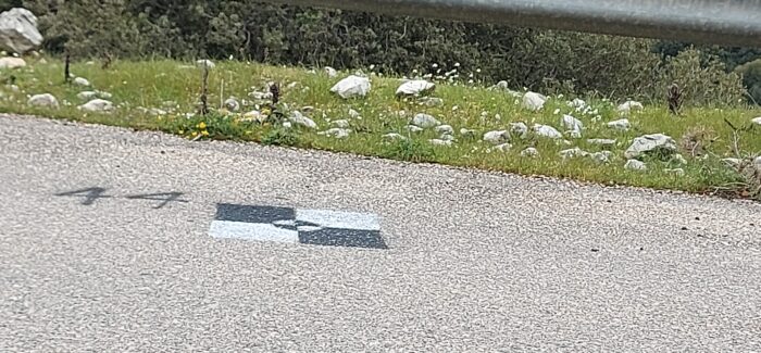 Λύθηκε τελικά το…. μυστήριο με το σήμα στην άσφαλτο.