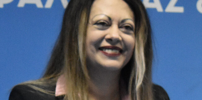 Ευχές και πρόσκληση από την Σμαράγδα Σαρδελή