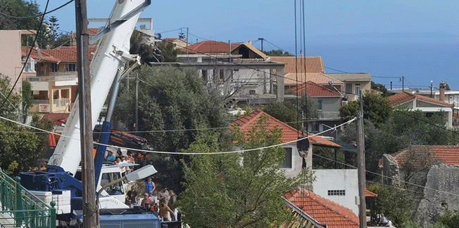 Έγινε σήμερα ανάσυρση νταλίκας στα Βλαχάτα  που είχε τουμπάρει….