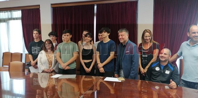 Απονομή επαίνων σε 10 μαθητές, που διακρίθηκαν