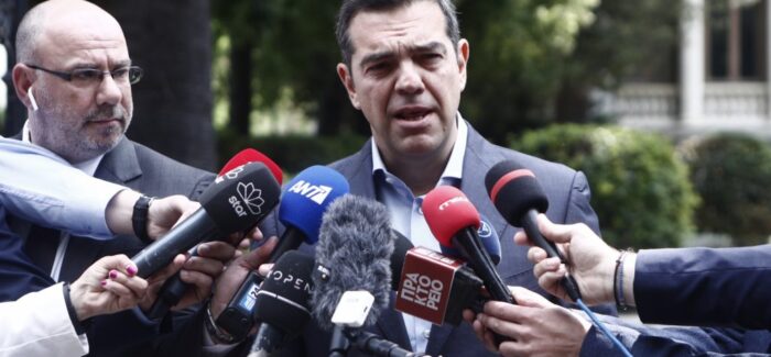 Τσίπρας: Αναλαμβάνω την ευθύνη για την ήττα, ζητώ συγγνώμη, θα δώσω τη μάχη