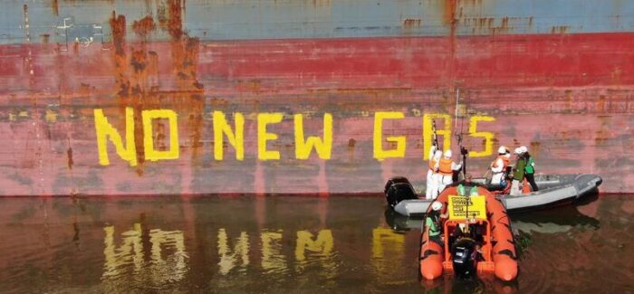 Αποκάλυψη Greenpeace: Η βιομηχανία ορυκτού αερίου ωθεί τις ΗΠΑ και την Ευρώπη σε συμβόλαια που “ψήνουν” τον πλανήτη