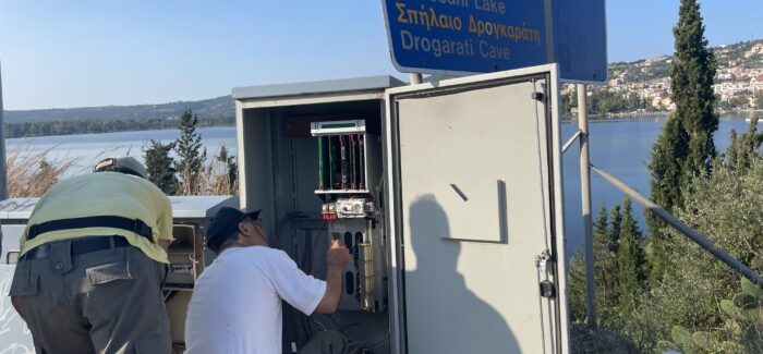 Τέθηκαν σε λειτουργία οι φωτεινοί σηματοδότες στη θέση «Μύλος Πετρία» στον Κούταβο