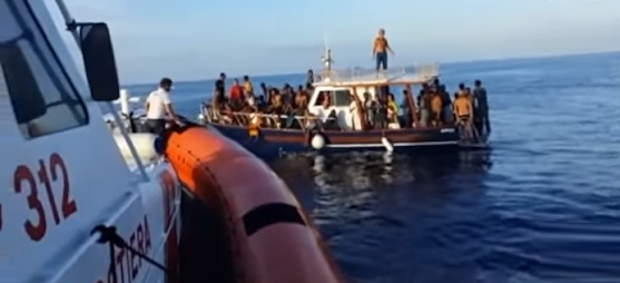 Γιατί βάζουν τα παιδιά τους σε σαπιοκάραβα και τα πνίγουν;