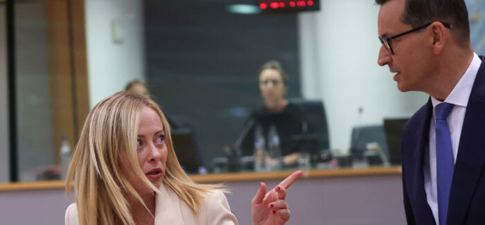 Politico: Η Ευρώπη κινείται προς τα δεξιά και αλλάζει τις ισορροπίες στην ΕΕ