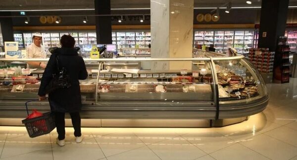 Ανεξέλεγκτη η ακρίβεια: Κατά 30% αυξημένες οι τιμές των τροφίμων σε σχέση με το ΄21