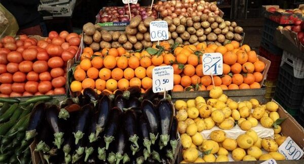 Ακρίβεια: «Καταιγίδα» ανατιμήσεων σαρώνει τα τρόφιμα