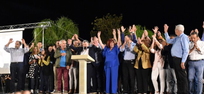 “Πάμε για μεγάλη νίκη” – Πλημμύρισε η πλατεία Βαλλιάνου…..