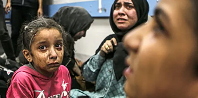 ΚΟΡΙΤΣΙ ΜΕ ΤΑ ΦΟΒΙΣΜΕΝΑ ΜΑΤΙΑ