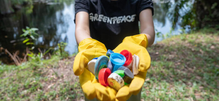 Ανάλυση Greenpeace: Η ΕΕ επιδιώκει να αυξήσει την εμπορία πλαστικών μιας χρήσης