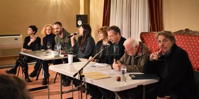 “Ουρανός κατακόκκινος Χρόνος πριν | Χρόνος μετά”.