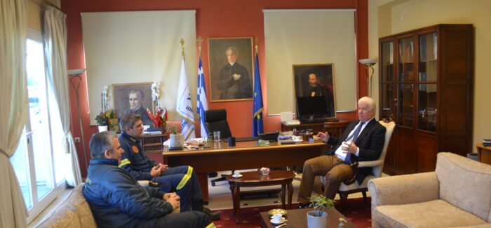 Συνάντηση του Περιφερειάρχη Ι.Ν κ. Γ. Τρεπεκλή με στελέχη της  Πυροσβεστικής Υπηρεσίας Κέρκυρας.