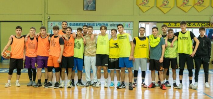 Αγώνας μπάσκετ στο κλειστό γήπεδο Αντώνη Τρίτση