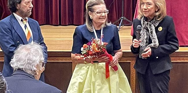 ΤΟ ΛΥΚΕΙΟ ΕΛΛΗΝΙΔΩΝ ΣΥΓΧΑΙΡΕΙ την κ. Άδα Σιμάτου – Καρμίρη