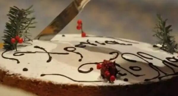 Οι συνταξιούχοι κόβουν την πίτα τους.