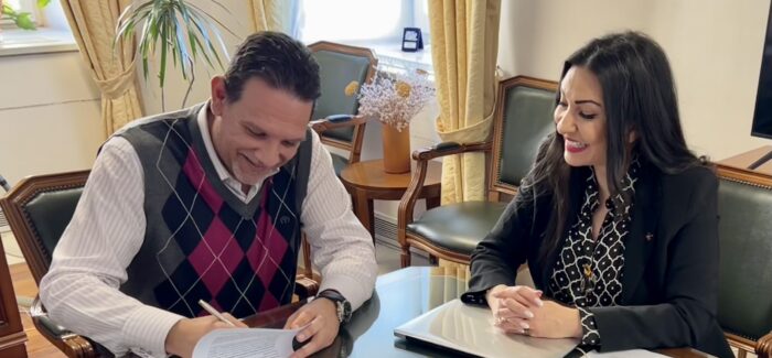 ΥΠΟΓΡΑΦΗ ΜΝΗΜΟΝΙΟΥ ΣΥΝΕΡΓΑΣΙΑΣ ΜΕΤΑΞΥ  ΙΟΝΙΟΥ ΠΑΝΕΠΙΣΤΗΜΙΟΥ ΚΑΙ ΙΝΣΤΙΤΟΥΤΟΥ ΕΛΛΗΝΙΚΗΣ ΜΟΥΣΙΚΗΣ ΚΛΗΡΟΝΟΜΙΑΣ