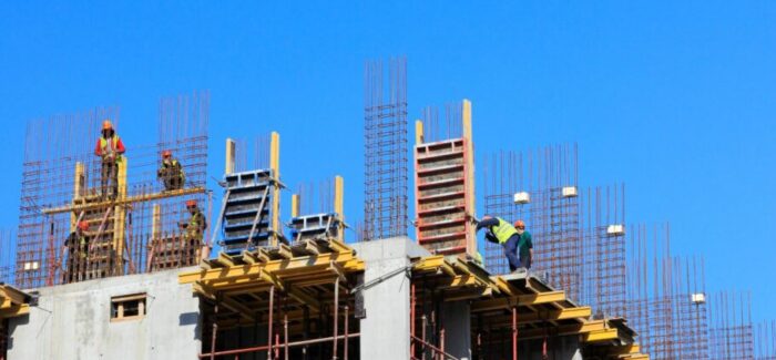 Οξύνεται η διαμάχη Δημάρχων και ΥΠΕΝ για τις οικοδομικές άδειες