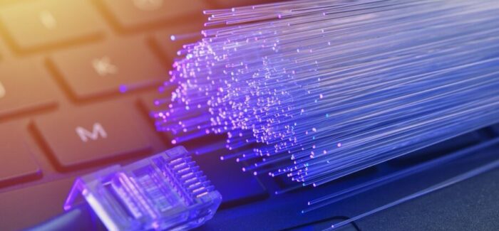 ΟΟΣΑ: Ουραγός η Ελλάδα στις συνδέσεις οπτικών ινών μέχρι το σπίτι