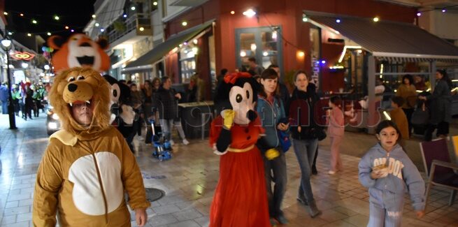 Αποκριάτικη βραδινή παρέλαση στο Αργοστόλι