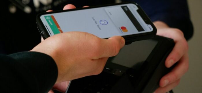 Προς τεκτονικές αλλαγές στις χρεώσεις συναλλαγών με κάρτα