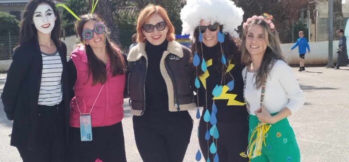 Με χορούς, αποκριάτικες στολές και διασκέδαση το τσίκνισαν τα παιδιά του Δημοτικού Σχολείου Σκάλας!