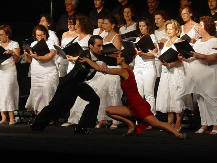 Γυναικεία Χορωδία και χορός…..