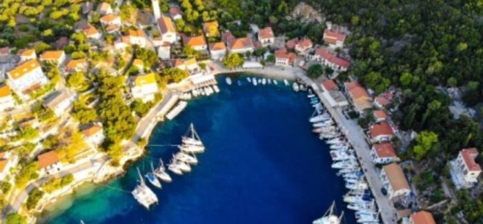 Κιόνι, διακοπές σε ένα από τα ομορφότερα χωριά της Ελλάδας