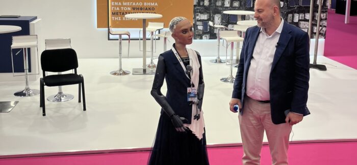 Στασινός και Sophia the robot «τα είπαν» για ΤΕΕ και AI στη Θεσσαλονίκη