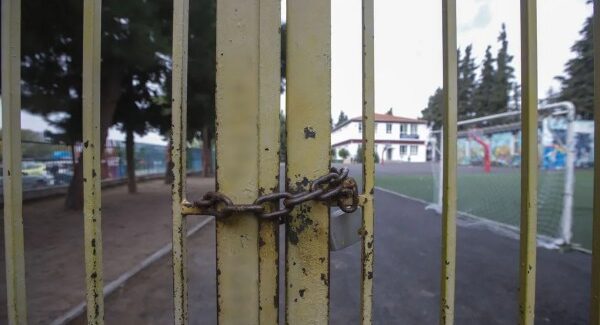 Κλείσιμο σχολείων: προς μια νέα Εθνική μειοδοσία;