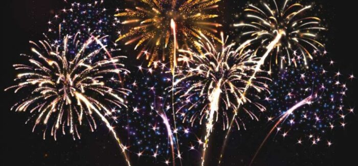 Βεγγαλικά από την περιοχή της Πλατείας Αργοστολίου