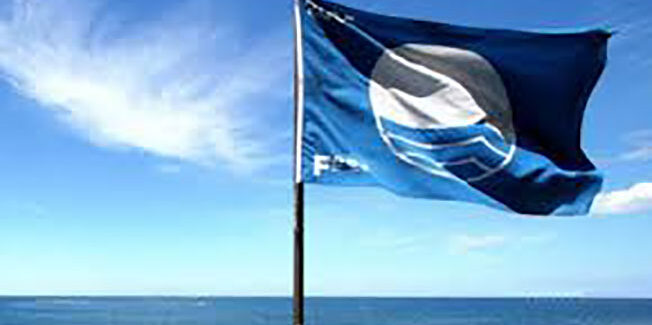 Γαλάζιες σημαίες 2024: Αυτές είναι οι καθαρότερες παραλίες της Ελλάδας