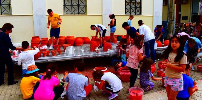 Το βάψιμο των Μπότηδων που θα σπάσουν το Μ. Σάββατο.