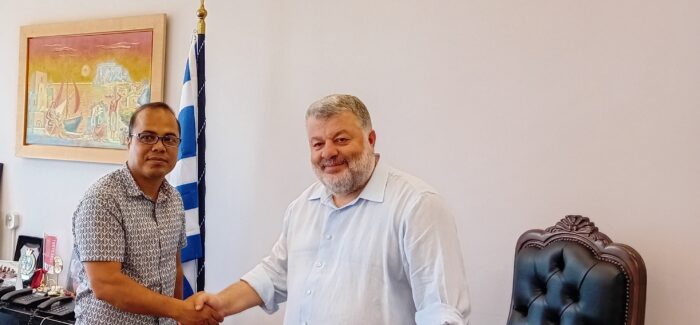 O επιτετραμμένος σύμβουλος της Πρεσβείας του Μπανγκλαντές στο Δήμο Αργοστολίου.