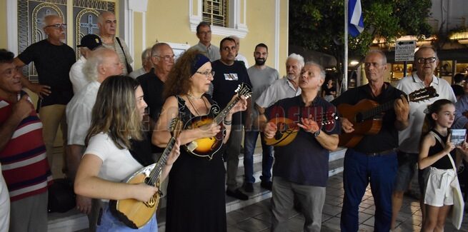 Περατζάδα Χορωδίας Αργοστολίου στο Λιθόστρωτο.