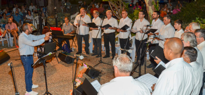 Η ΑΝΔΡΙΚΗ ΧΟΡΩΔΙΑ ΔΗΜΟΥ ΑΡΓΟΣΤΟΛΙΟΥ στα ΜΟΥΣΑΤΑ