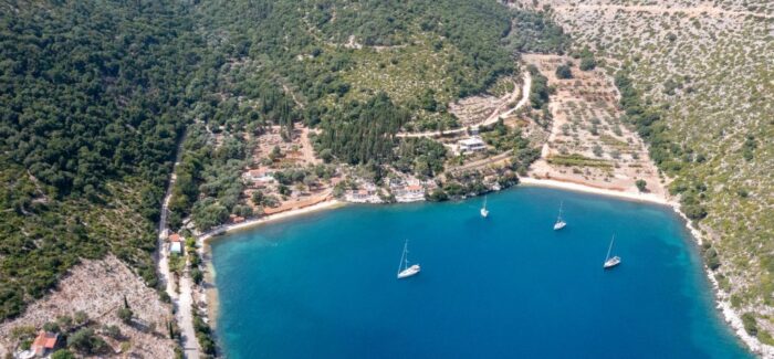 Την Κυριακή, 18 Αυγούστου ’24 στην παραλία της Αγίας Σοφίας – Ερίσου θα ‘χουμε την ευκαιρία για μουσική εσπερίδα στις 21:00.