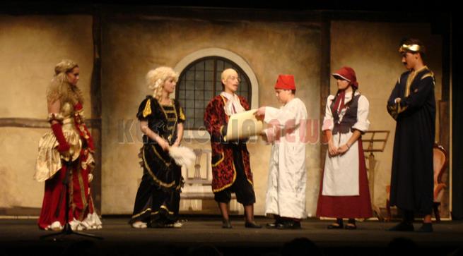 Μια παράσταση από μαθητές το 2010