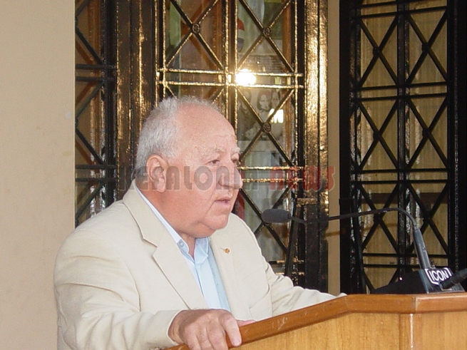 Βασίλης Παπαζάχος