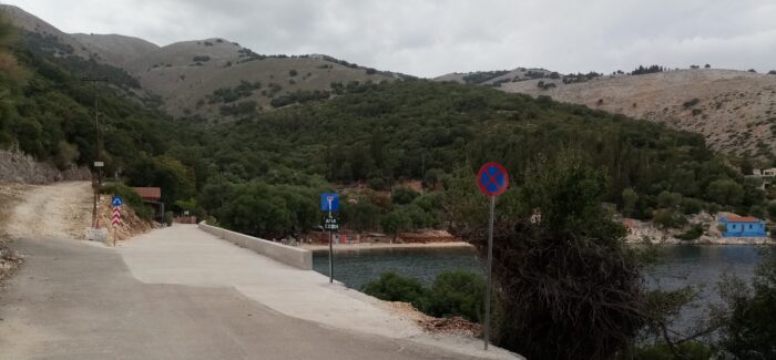 “Μικρά εκκλησάκια στο πουθενά”!