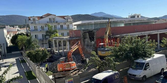 Το Μουσείο γκρεμίζεται…..