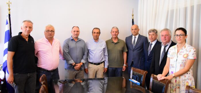 Ο Πρέσβης της Σερβίας κ. Νικόλα Νεντέλκοβιτς στο Δημαρχείο Αργοστολίου